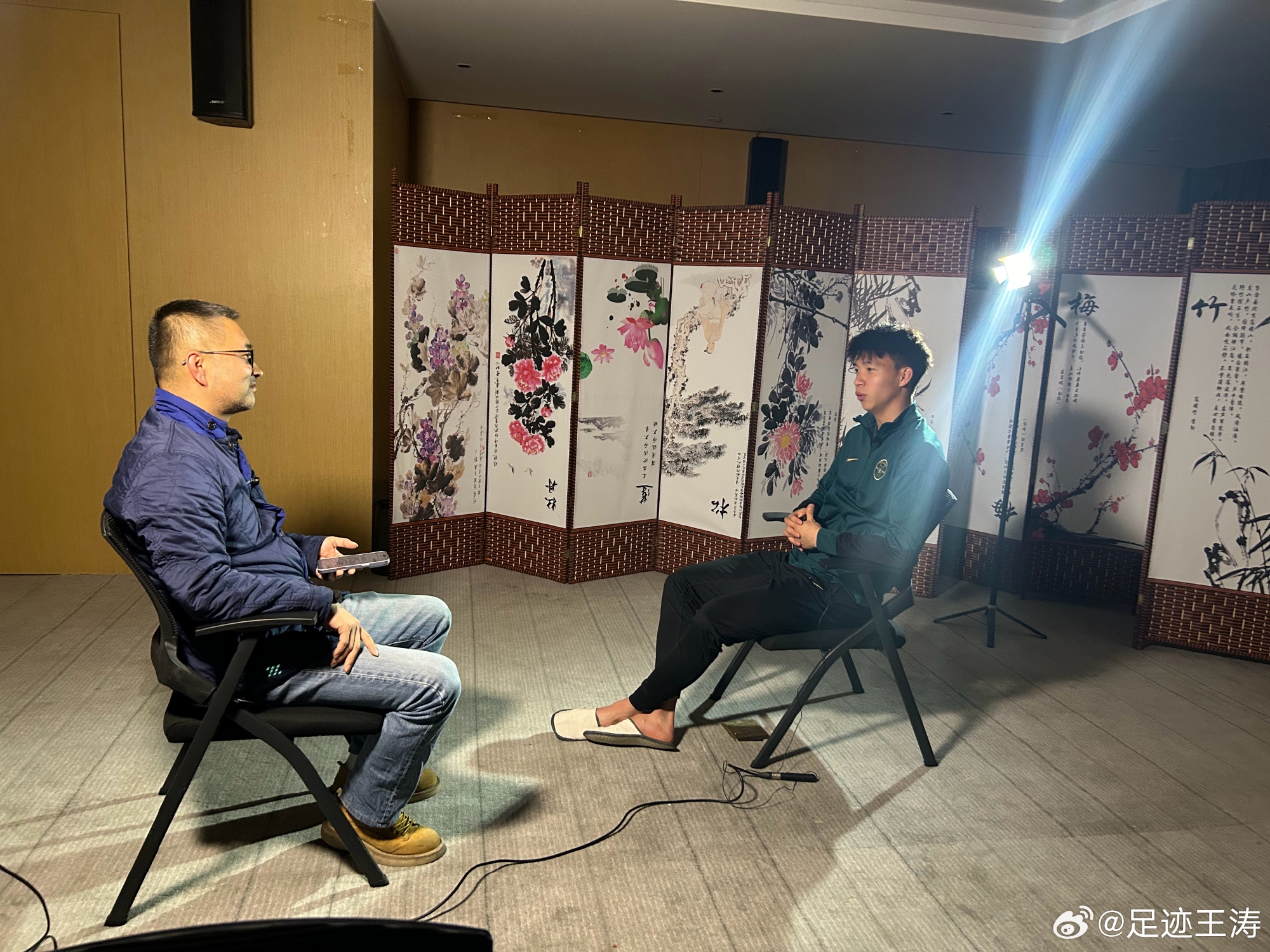 記者：王鈺棟視韋世豪為偶像&想加他微信，現(xiàn)進了國足不知加到?jīng)]