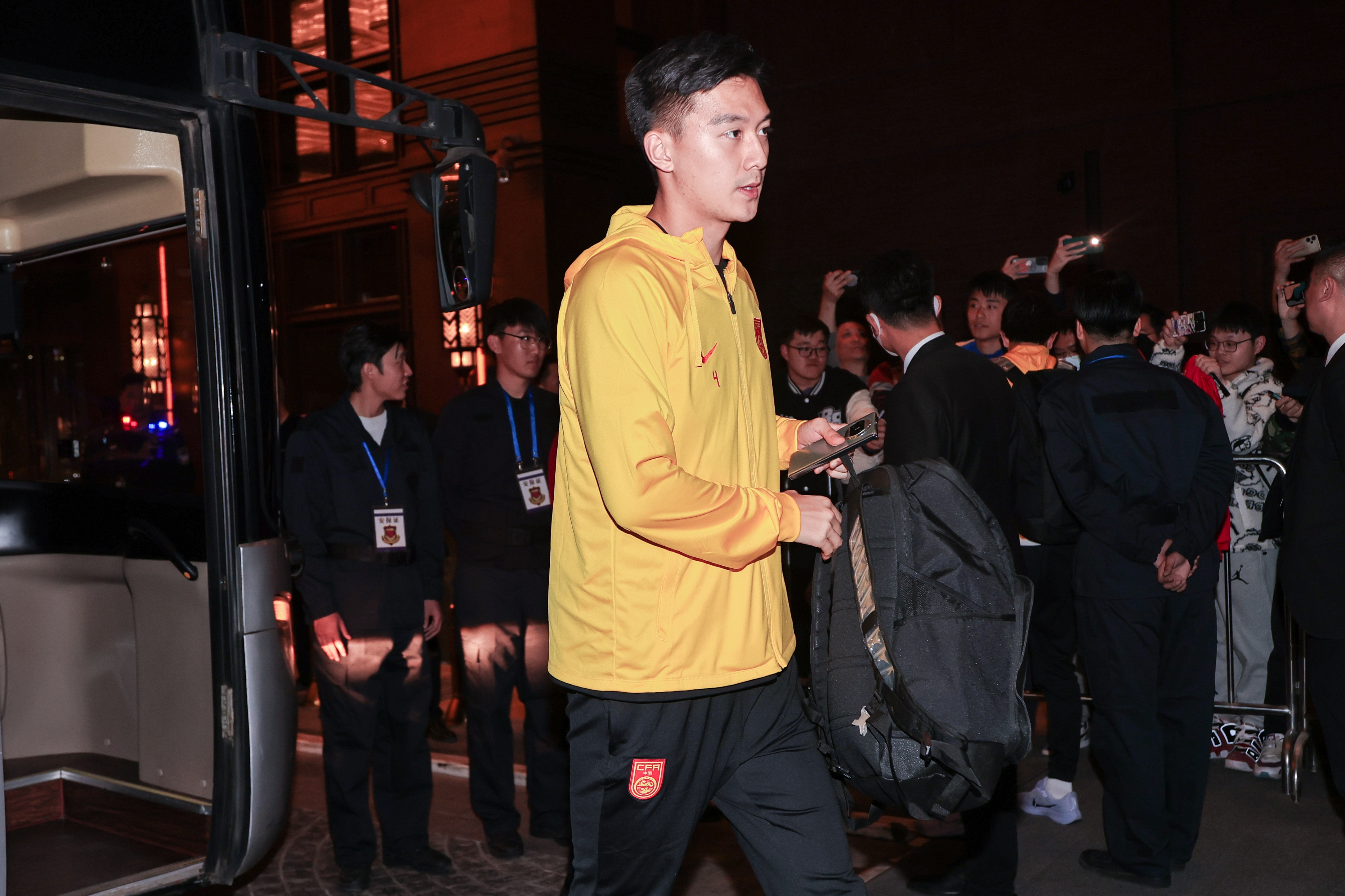 津媒：李源一表現(xiàn)達標后伊萬火速招入，蔣圣龍讓國足教練組舒緩