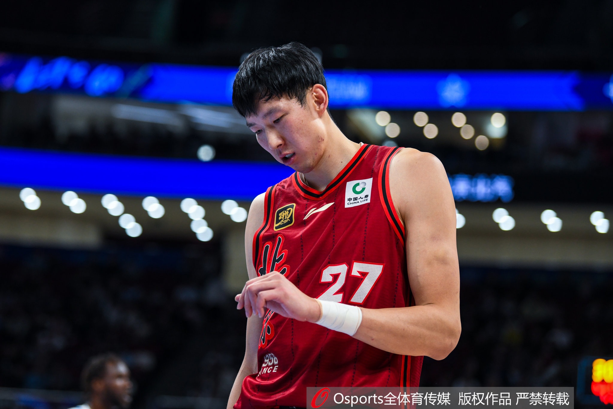 不妙！趙探長：首鋼醫(yī)院建議周琦進行結膜縫合手術 待權威復診！